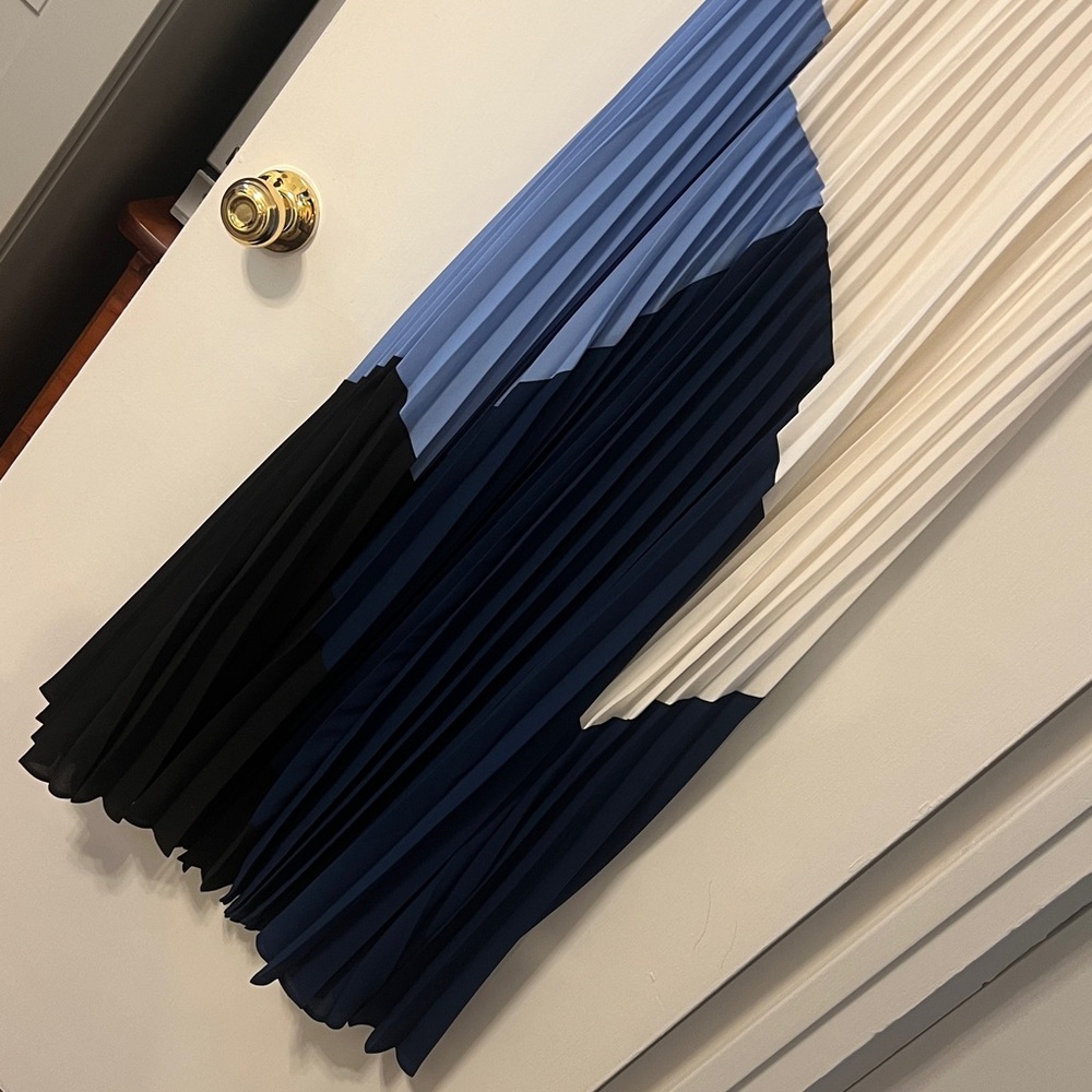 Express Blue and Cream Colorblock Maxi Dress - Picture 7 of 10